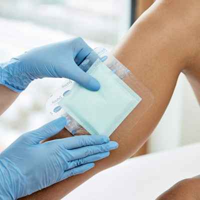 Επιθέματα κατακλίσεων αυτοκόλλητα Hartmann Resposorb Plus Silicone Border 17,5x17,5 cm | Συσκευασία 10 τεμ. Επιθέματα κατακλί...