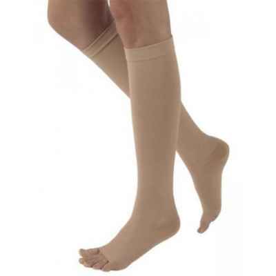 Οι κάλτσες Sigvaris 503 AD κάτω γόνατος έχουν άψογη εφαρμογή