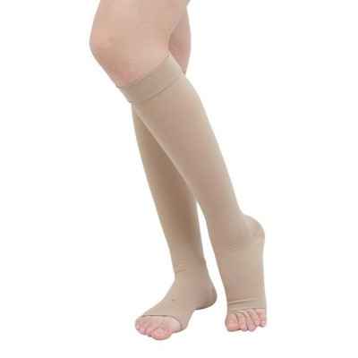 Οι θεραπευτικές κάλτσες Sigvaris 503 AD κάτω γόνατος διατίθενται με ανοικτά δάκτυλα