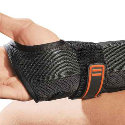 Ο νάρθηκας καρπού Prolfit Wrist 21 είναι κατασκευασμένος από αεριζόμενο ύφασμα με αντιβακτηριδιακή δράση