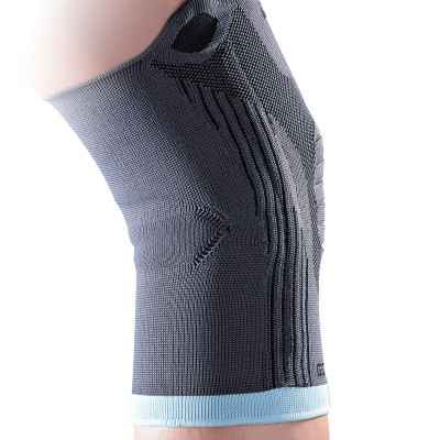 Η ελαστική επιγονατίδα Thuasne Genuextrem® έχει ανατομικό σχήμα για να παρέχει μέγιστη άνεση πίσω από το γόνατο